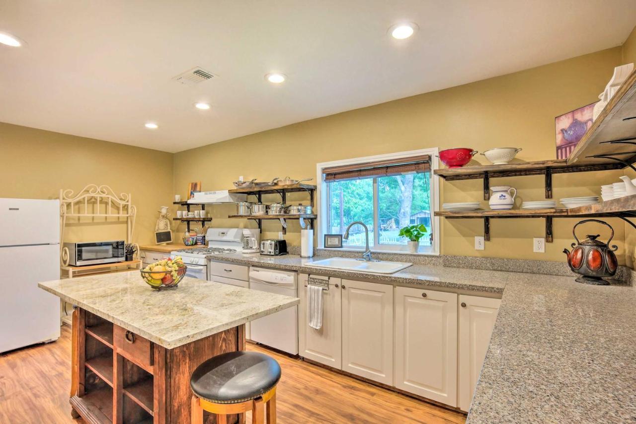 The Gathering Place Brenham Home On 6 Acres المظهر الخارجي الصورة
